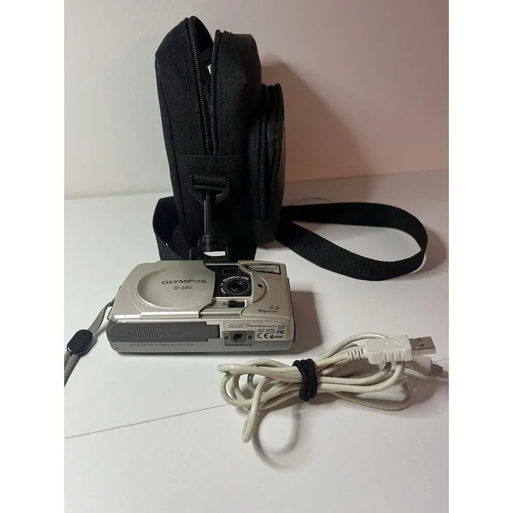 Vintage Olympus Camedia D-380 2.0MP Digital Camera 2002 Y2K Retro W Case Charger